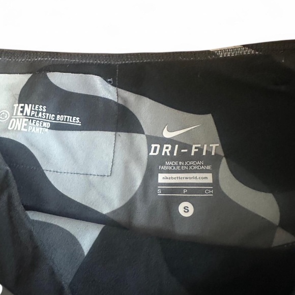 Nike - Picture 3 of 3